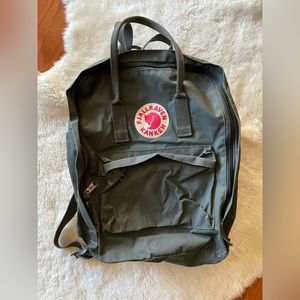 FJALLRAVEN KÅNKEN Backpack, Dark Hunter Green